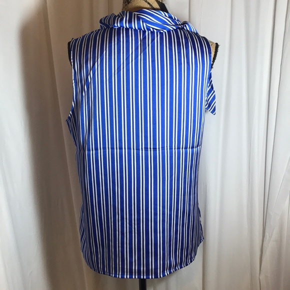 🆕 Banana Republic Tie Neck Sleeveless Blouse Blue - Picture 3 of 7